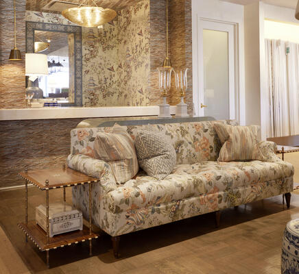 O. Henry House 9475 Windsor sofa