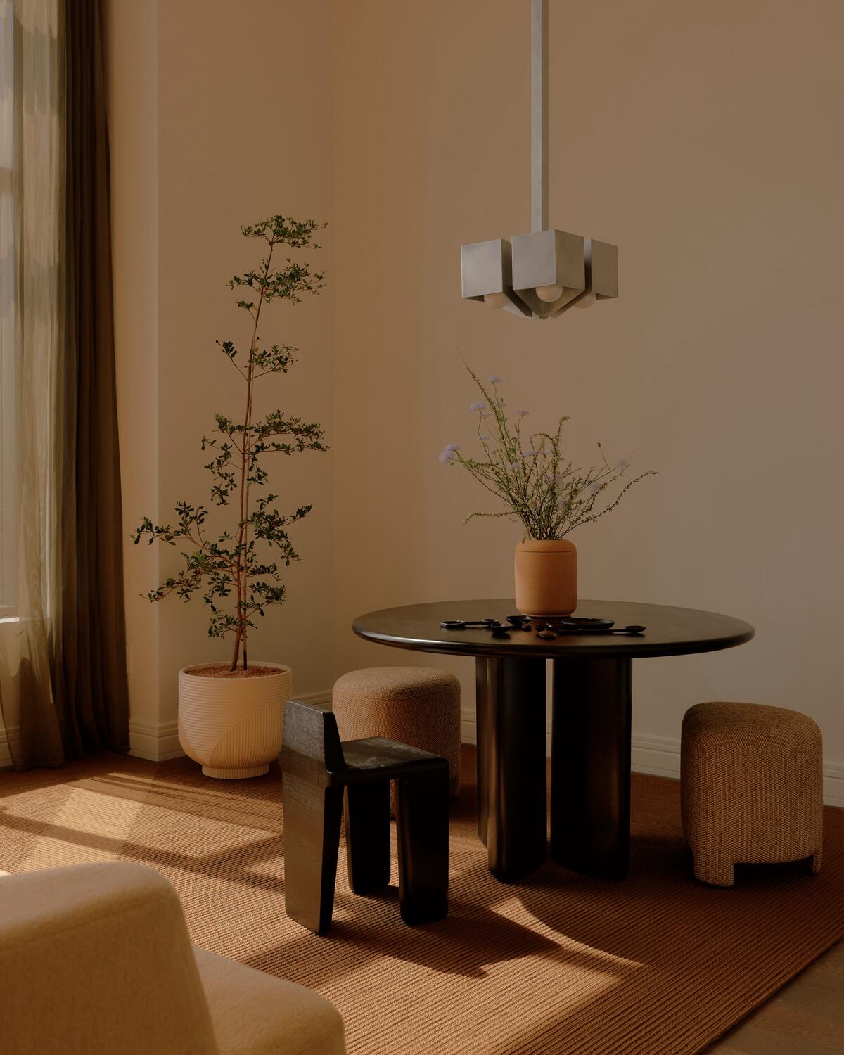 Radnor unveils new Manhattan showroom, Jenni Kayne opens in Charleston, and more